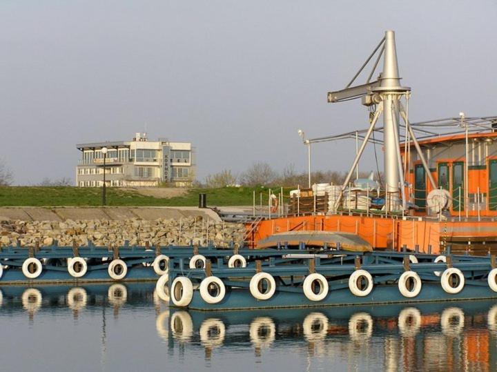 Hotel Kormoran Šamorín Eksteriør bilde